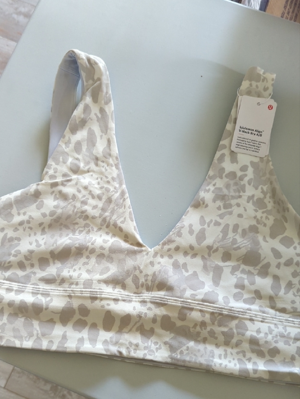 lululemon athletica White Leopard Align AB Cup V-Neck Bra - Picture 4 of 5